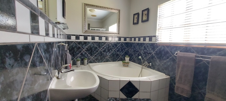 4 Bedroom Property for Sale in Albertinia Western Cape
